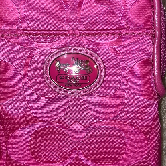 COACH Wristlet/Phone Holder Bundle- IPhone mini - Picture 5 of 6